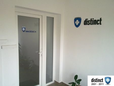 2011 - Intrarea in sediul Distinct